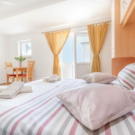 Studio Apartmani Dora Makarska Exterior foto