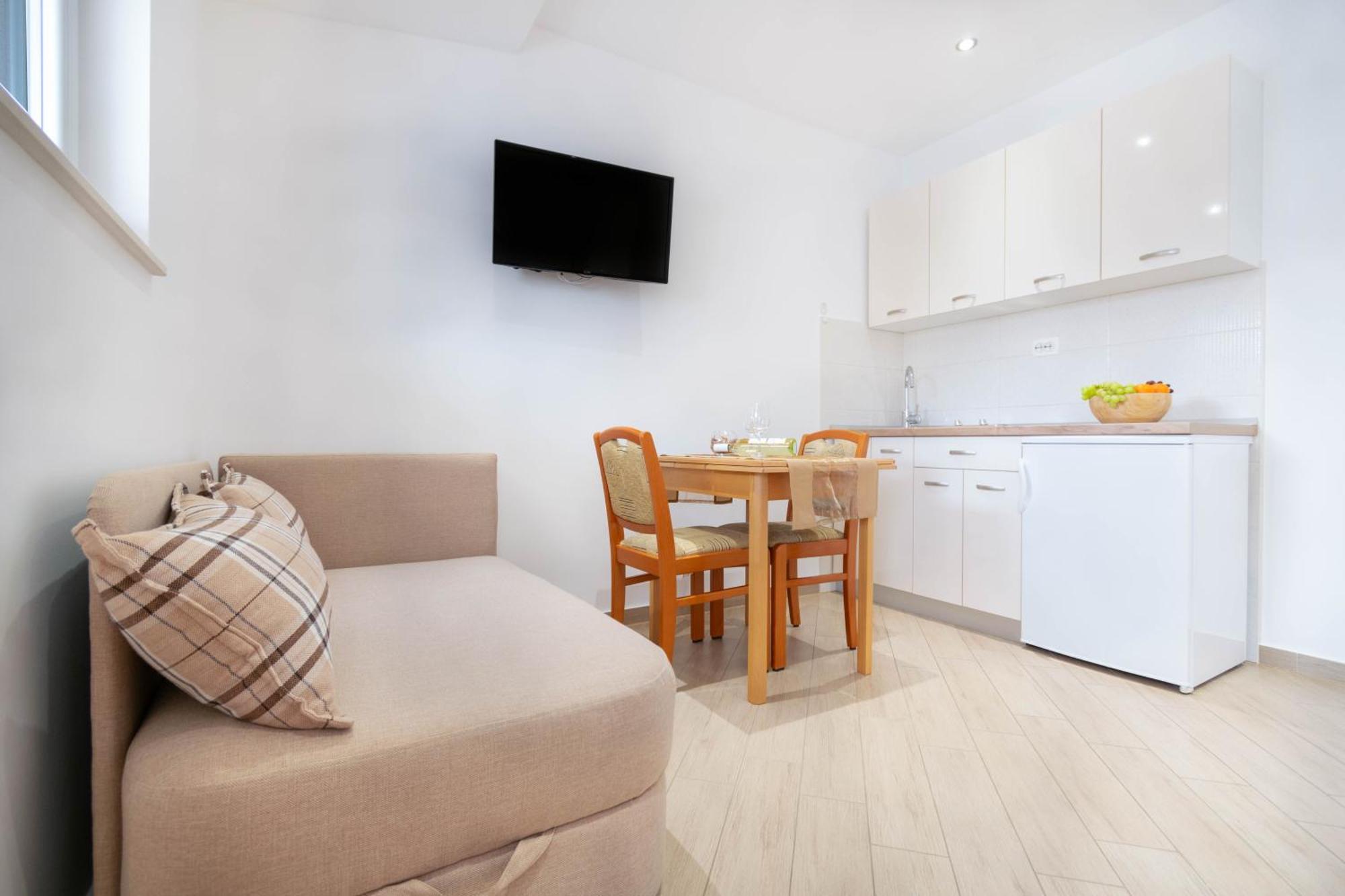 Studio Apartmani Dora Makarska Exterior foto