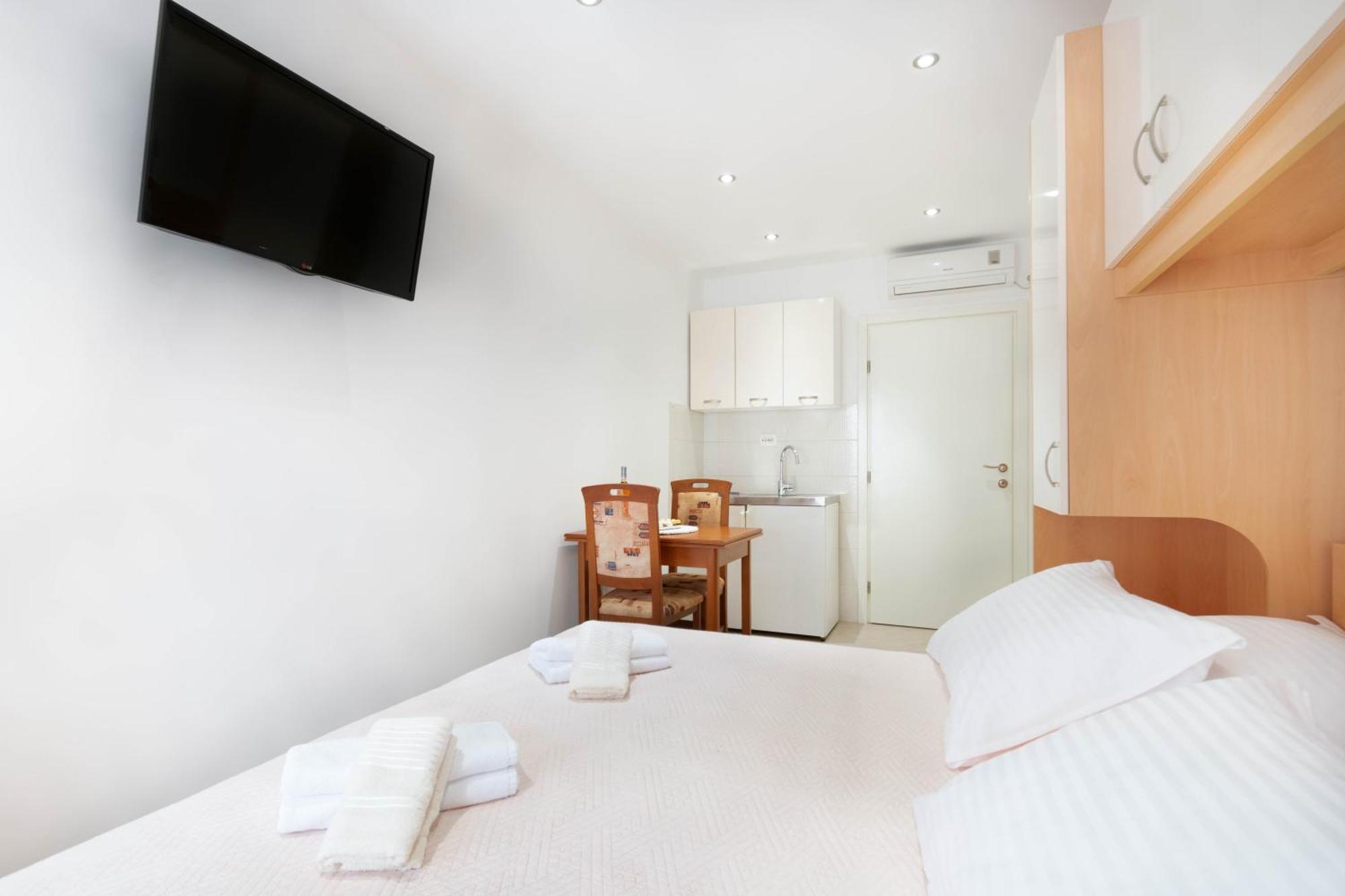 Studio Apartmani Dora Makarska Exterior foto