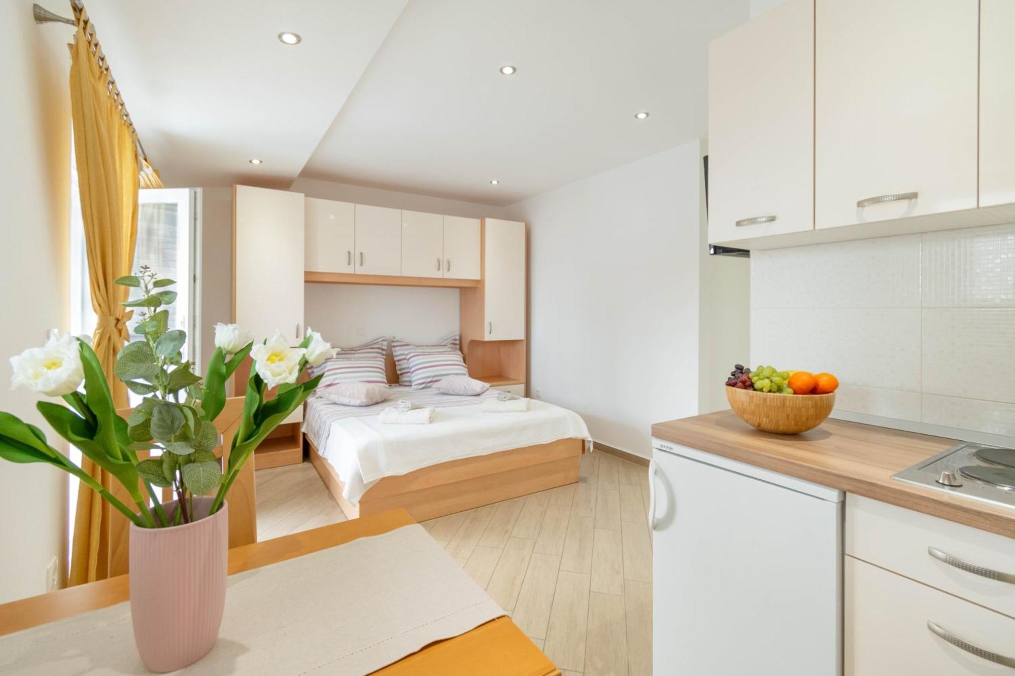 Studio Apartmani Dora Makarska Exterior foto