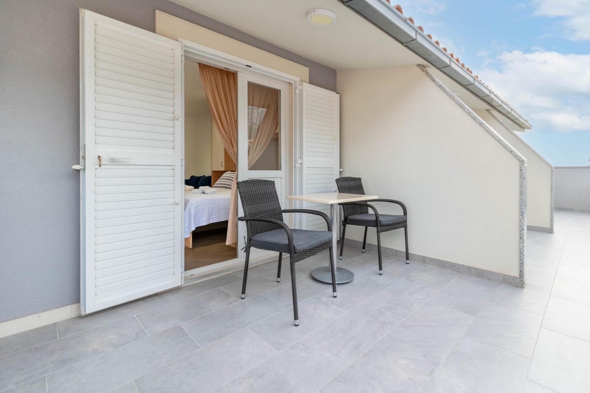 Studio Apartmani Dora Makarska Exterior foto