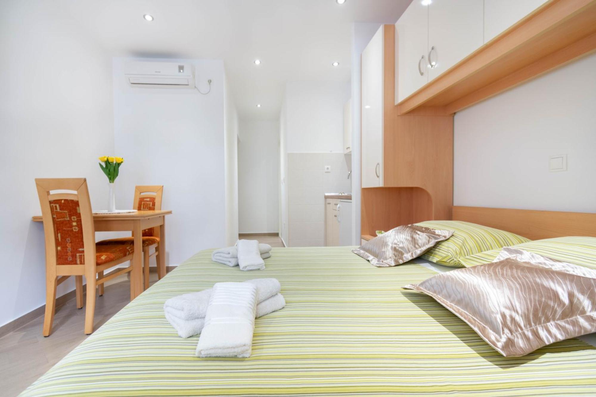 Studio Apartmani Dora Makarska Exterior foto