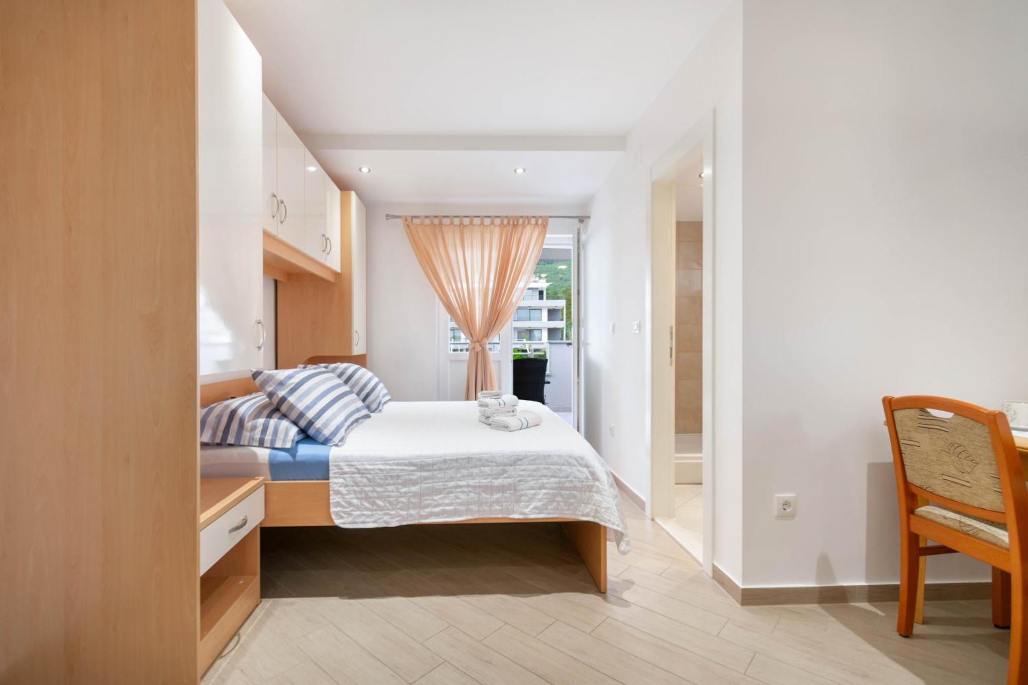 Studio Apartmani Dora Makarska Exterior foto